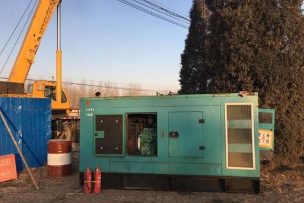 鄯善如何通过改变励磁回路电阻的方式调节柴油发电机组的输出电压？